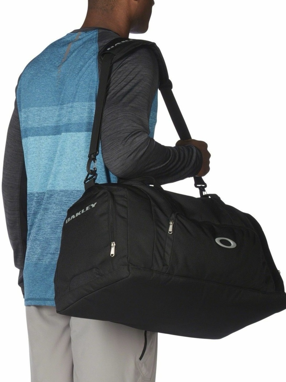 Oakley Black Duffel Bag - Men's Travel & Gym Bag
(Jul 026)